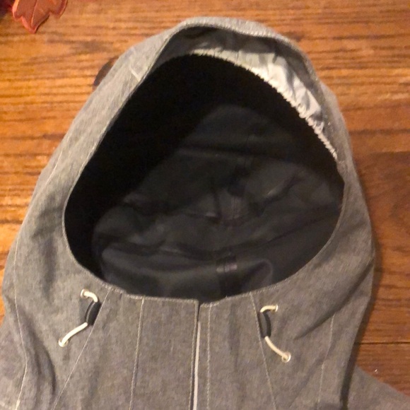 EUC The North Face 100% waterproof rain jacket - Picture 7 of 13
